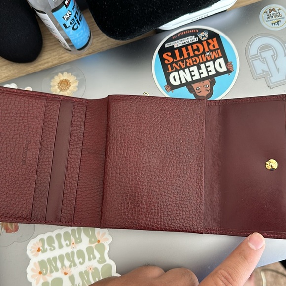 Burberry vintage wallet literally no damage or anything. - Picture 2 of 4